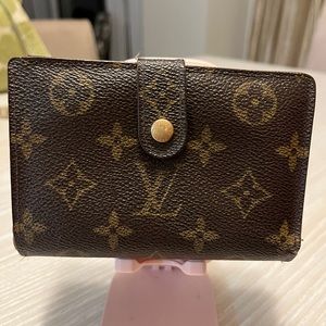 Authentic Louis Vuitton 2 Fold Wallet in Monogram